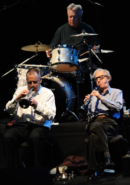 Woody Allen con la New Orleans Jazz Band all&#39;Auditorium di Roma (Afp)